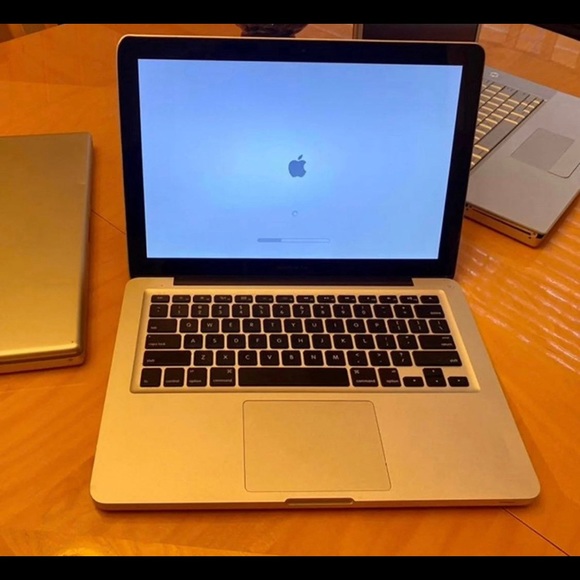 Apple MacBook